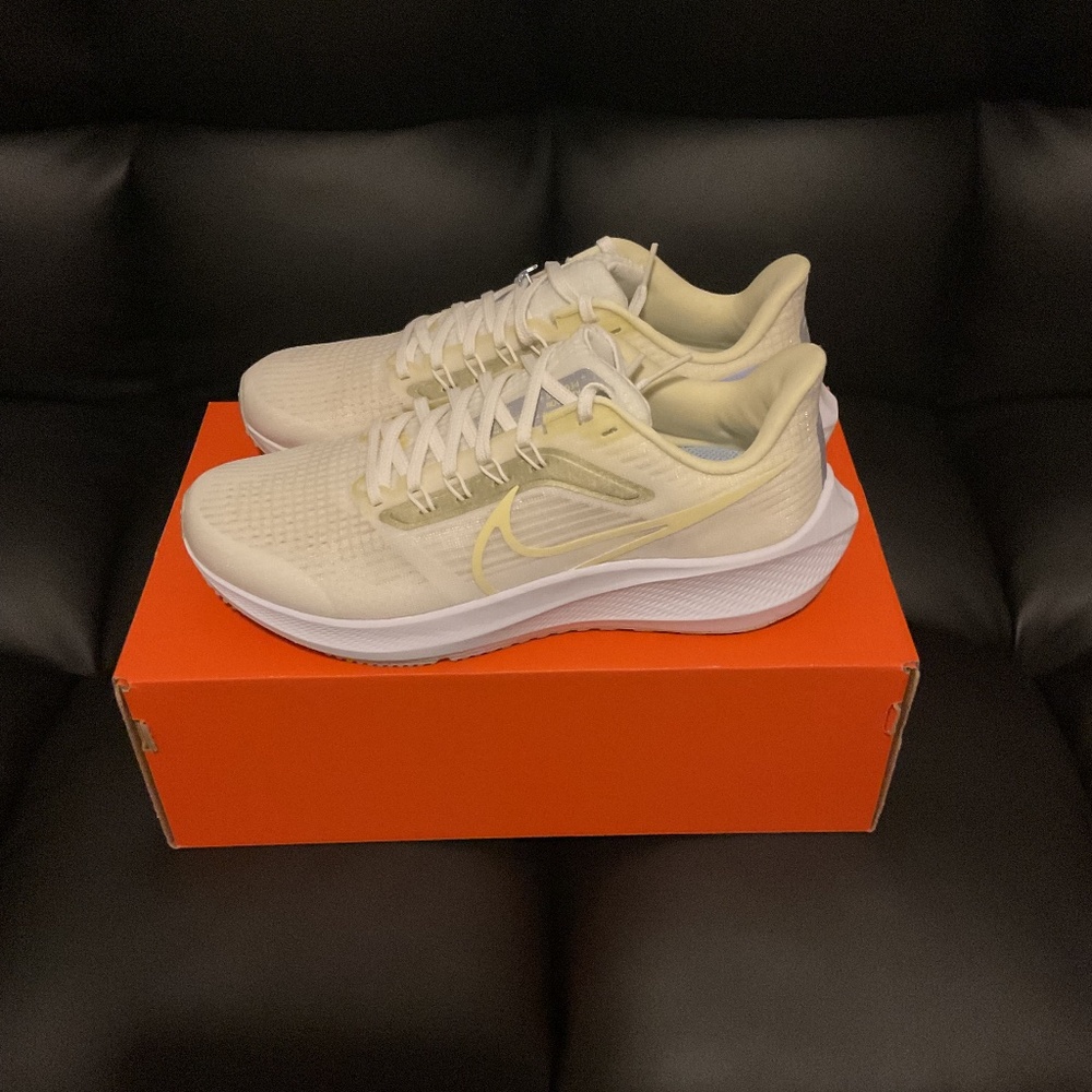 Nike Air Zoom Pegasus 39 Sail Citron Tint Women's Running Shoes US Size 9W